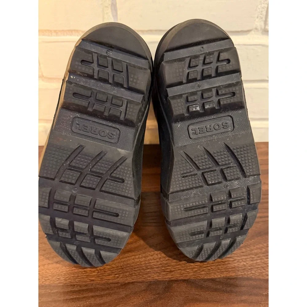 Sorel Kids Flurry Snow Boots Black City Grey Waterproof Youth Size 1 Rugged Ski
